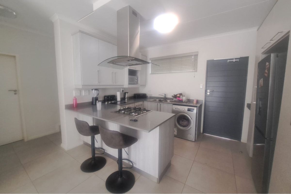 "Stylish 3 Bedroom Duplex in Carlswald" - Photo 5