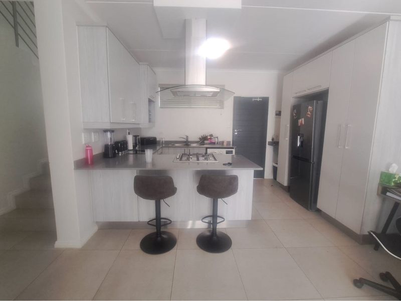 "Stylish 3 Bedroom Duplex in Carlswald" - Photo 6