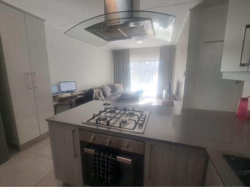 "Stylish 3 Bedroom Duplex in Carlswald" - Photo 10
