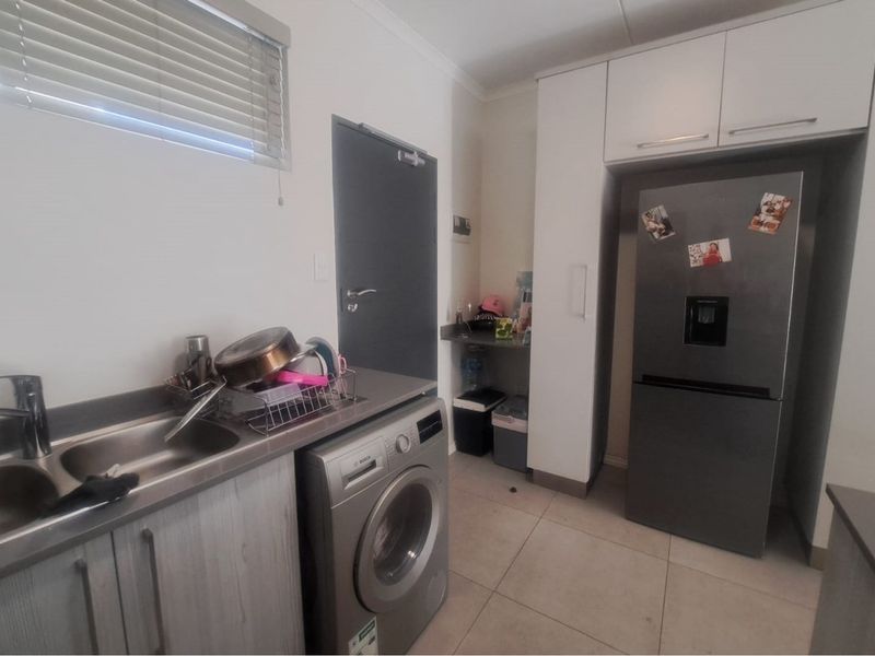 "Stylish 3 Bedroom Duplex in Carlswald" - Photo 9