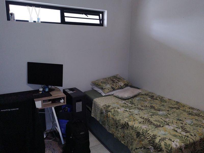 A very nice and neat two bedroom house in Zwartkopies ext 47 - Pretoria East - Photo 6