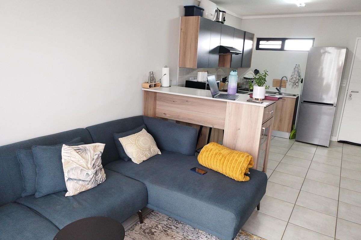 A very nice and neat two bedroom house in Zwartkopies ext 47 - Pretoria East - Photo 5