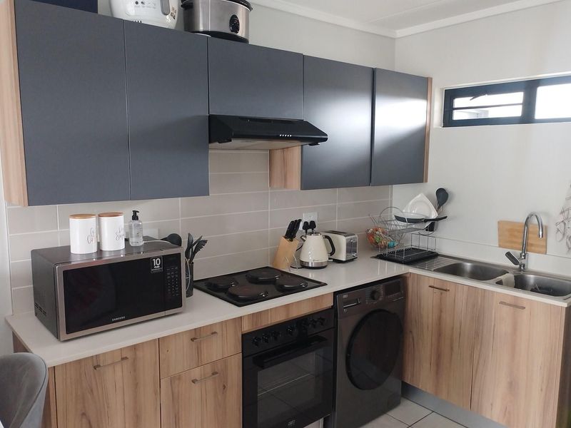 A very nice and neat two bedroom house in Zwartkopies ext 47 - Pretoria East - Photo 4