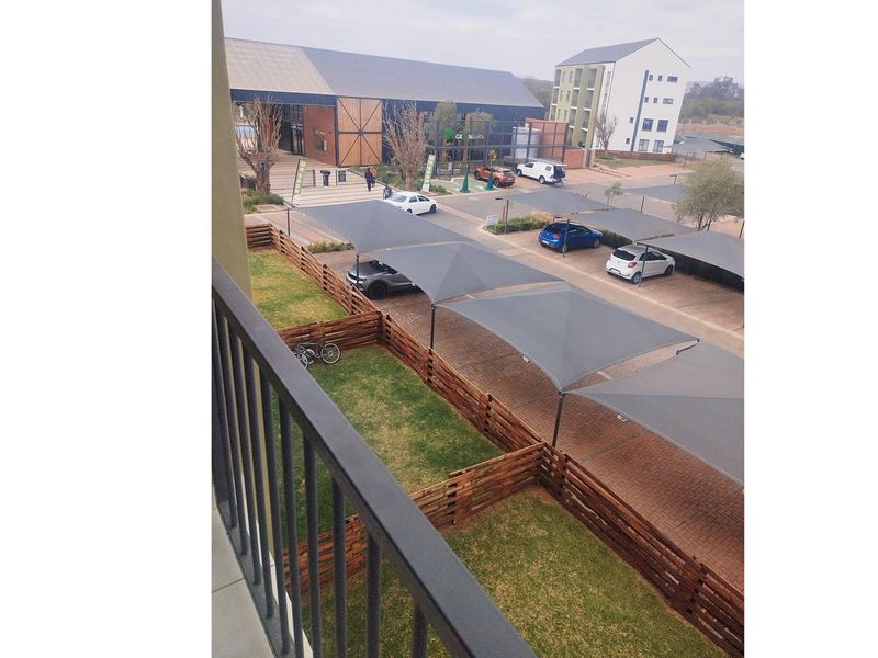 A very nice and neat two bedroom house in Zwartkopies ext 47 - Pretoria East - Photo 3