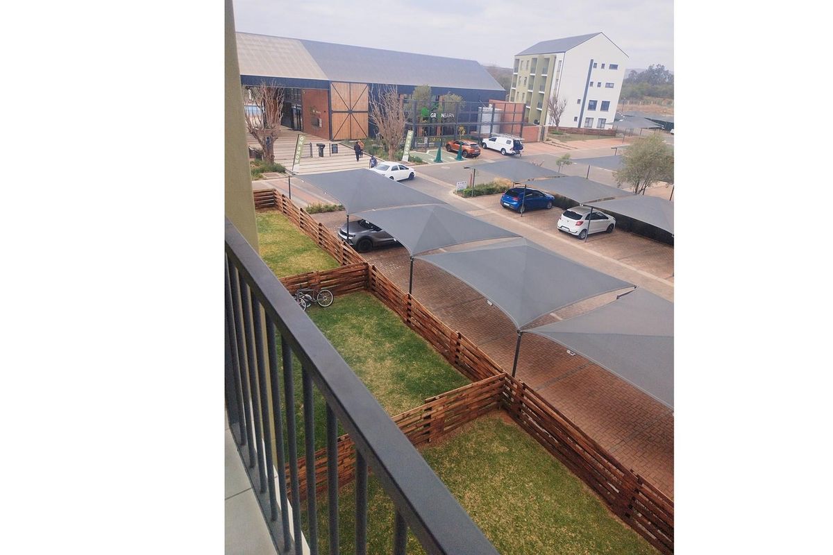 A very nice and neat two bedroom house in Zwartkopies ext 47 - Pretoria East - Photo 3