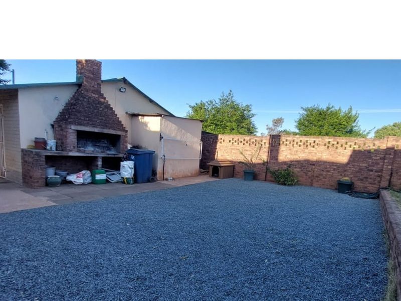 3 Bedroom Family Home for sale in Steynsburg Eastern Cape - Photo 9