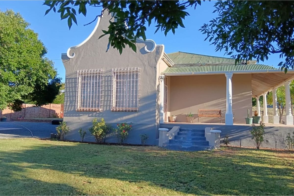 3 Bedroom Family Home for sale in Steynsburg Eastern Cape - Photo 2