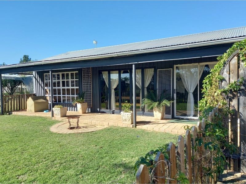 Embrace Off-Grid Living in Style and Comfort - 5,691m2 Smallholding in Albertinia - Photo 2