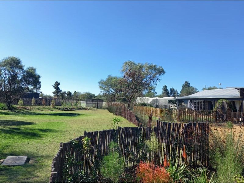 Embrace Off-Grid Living in Style and Comfort - 5,691m2 Smallholding in Albertinia - Photo 5