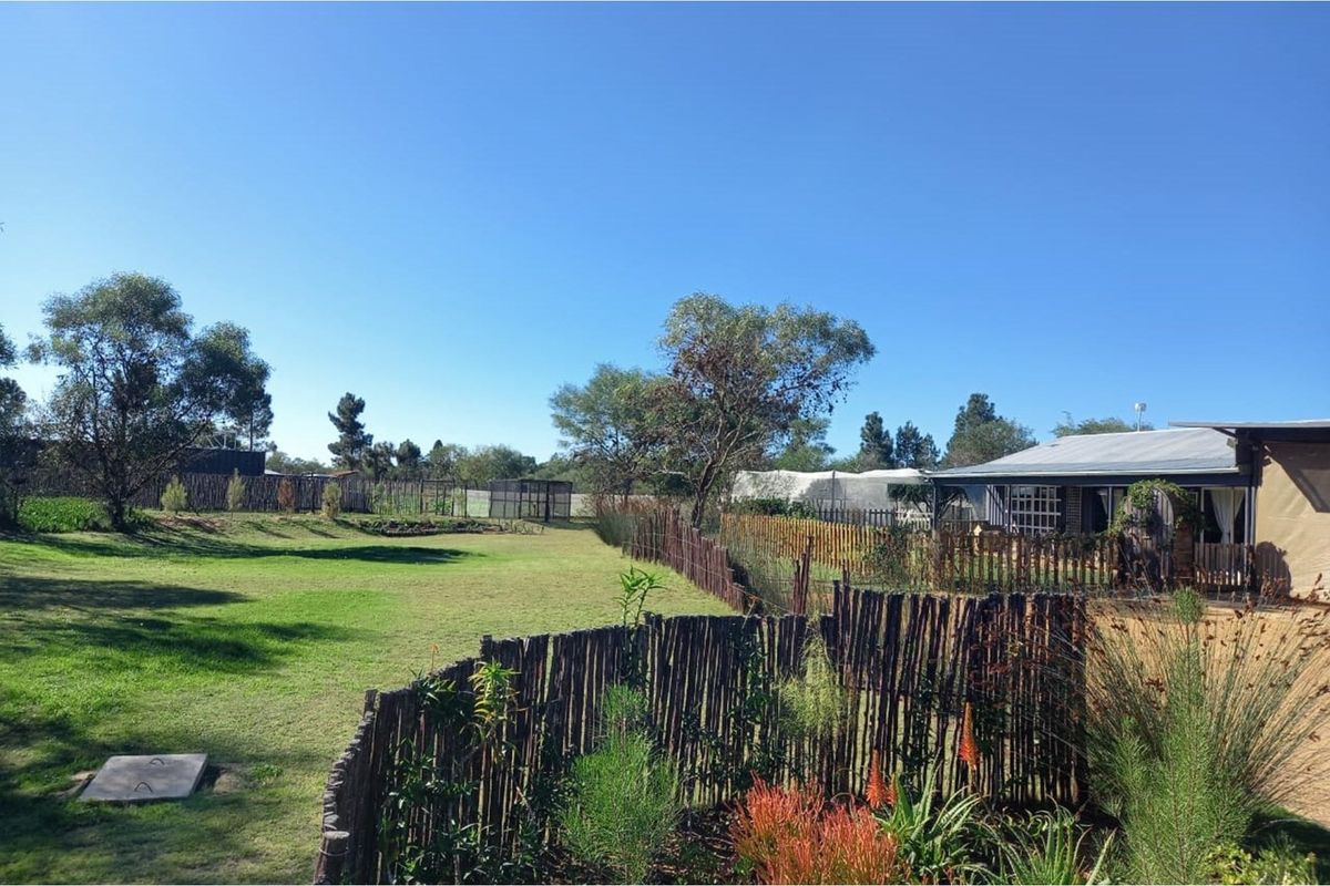 Embrace Off-Grid Living in Style and Comfort - 5,691m2 Smallholding in Albertinia - Photo 5