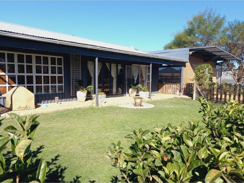 Embrace Off-Grid Living in Style and Comfort - 5,691m2 Smallholding in Albertinia - Photo 7