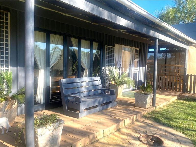 Embrace Off-Grid Living in Style and Comfort - 5,691m2 Smallholding in Albertinia - Photo 4