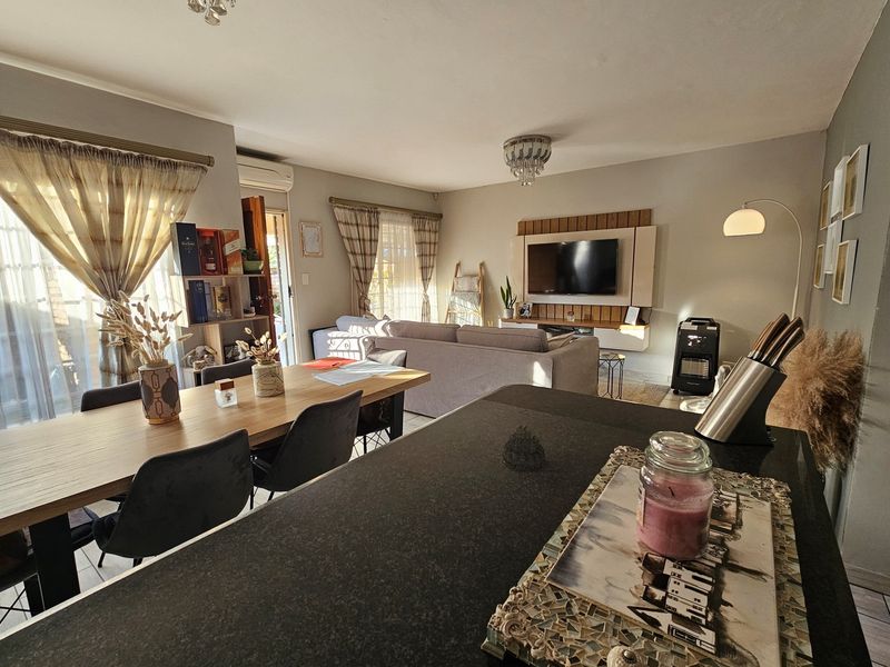 Stunningly stylish and immaculately kept duplex up for grabs. - Photo 6