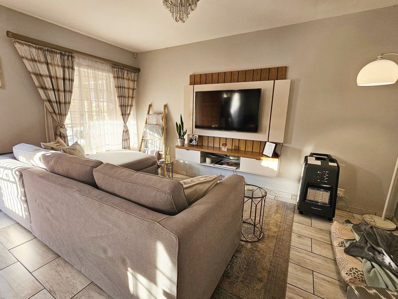 Stunningly stylish and immaculately kept duplex up for grabs. - Photo 9