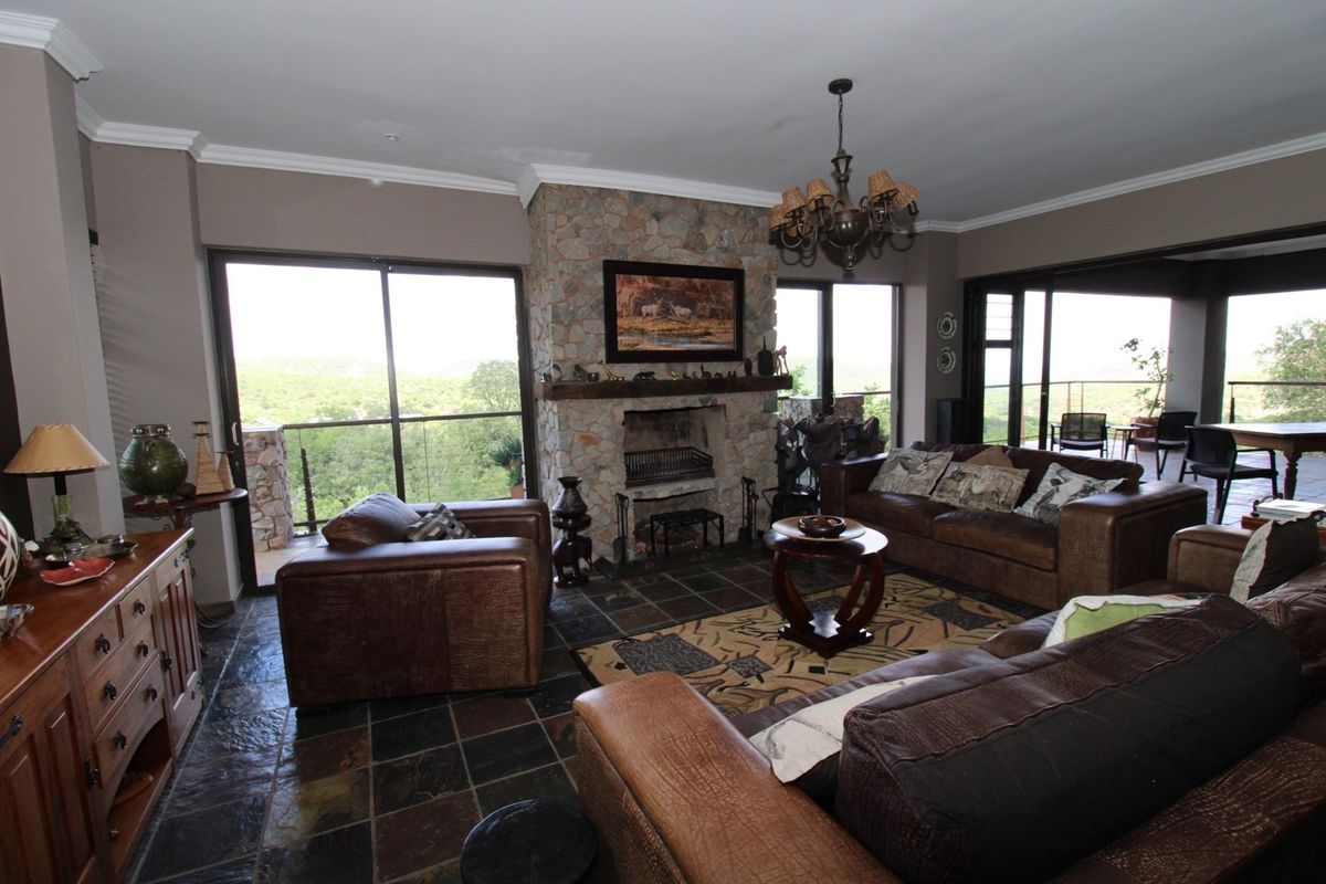 4 Bedroom - Bushveld Safari Retreat in Thaba Moriri Nature Reserve - Spectacular mountain views - Photo 4