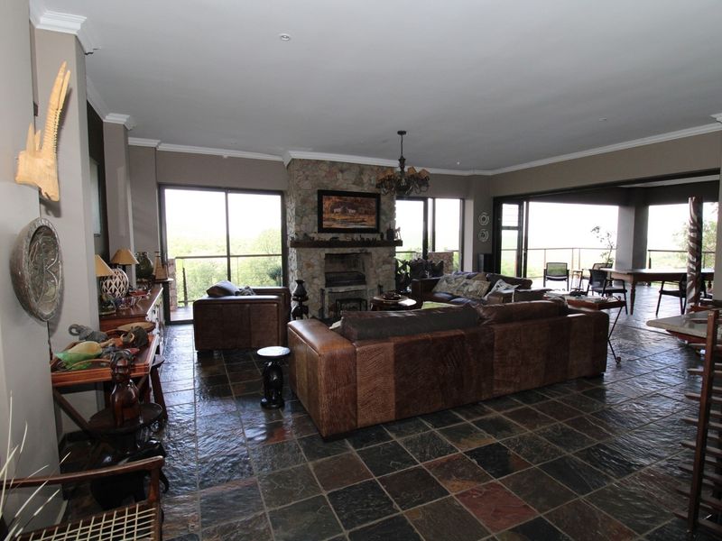 4 Bedroom - Bushveld Safari Retreat in Thaba Moriri Nature Reserve - Spectacular mountain views - Photo 5