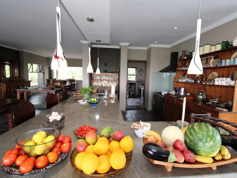 4 Bedroom - Bushveld Safari Retreat in Thaba Moriri Nature Reserve - Spectacular mountain views - Photo 9