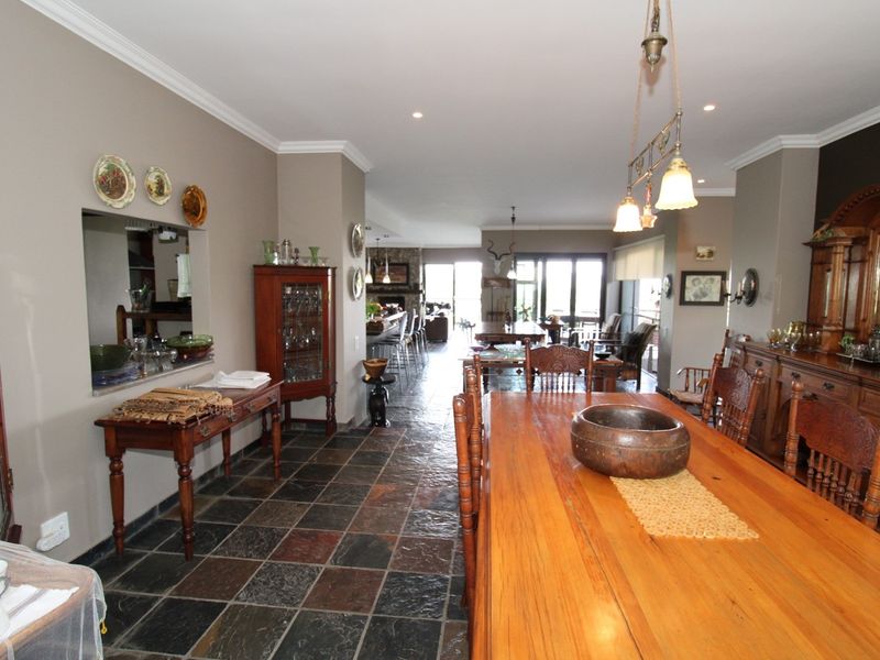 4 Bedroom - Bushveld Safari Retreat in Thaba Moriri Nature Reserve - Spectacular mountain views - Photo 7