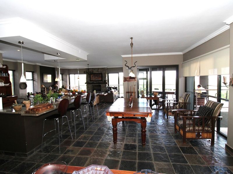 4 Bedroom - Bushveld Safari Retreat in Thaba Moriri Nature Reserve - Spectacular mountain views - Photo 10
