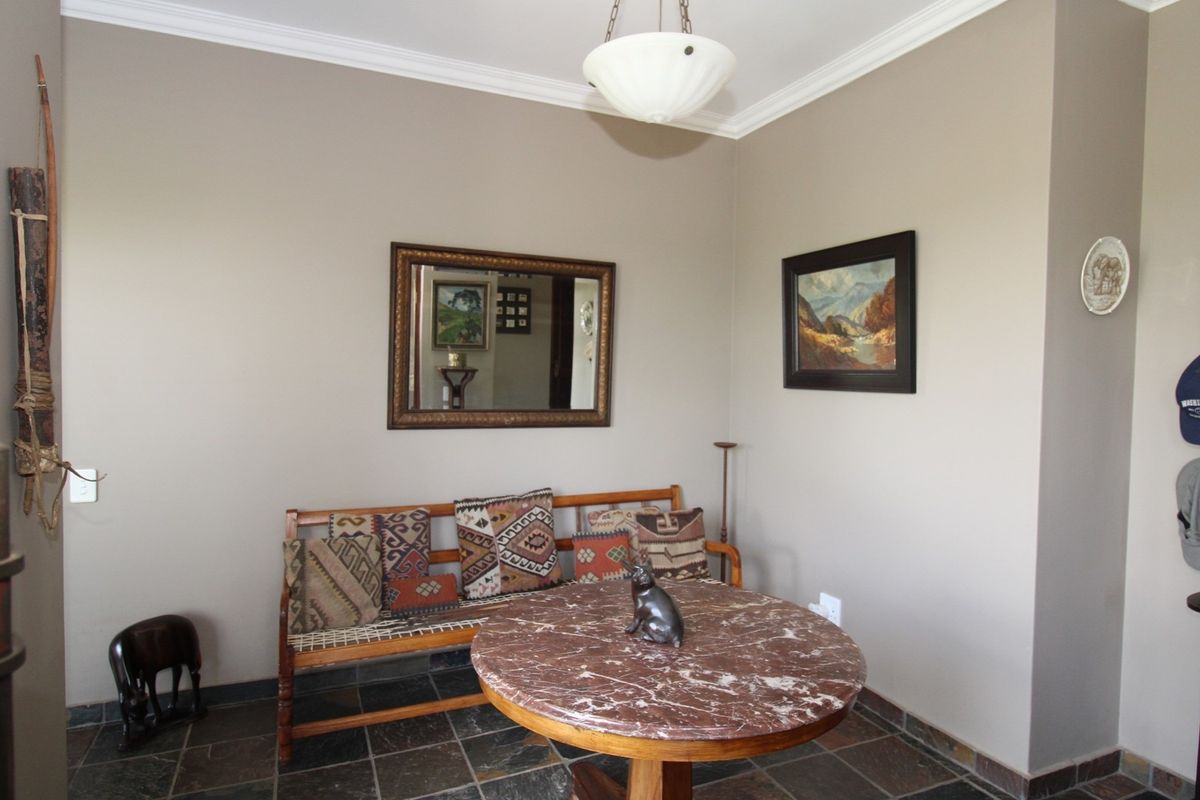 4 Bedroom - Bushveld Safari Retreat in Thaba Moriri Nature Reserve - Spectacular mountain views - Photo 3