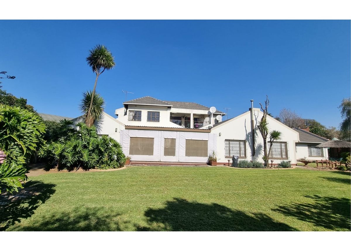 Luxury Living: 4BR Dream Home in Gauteng - Photo 2