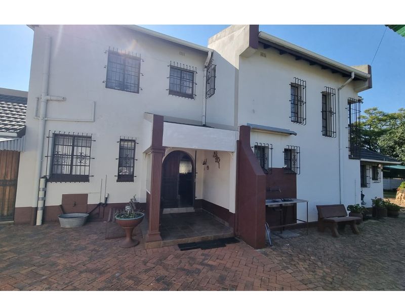 Luxury Living: 4BR Dream Home in Gauteng - Photo 7