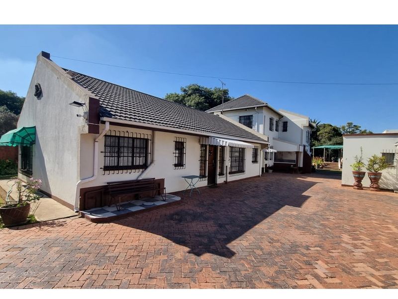 Luxury Living: 4BR Dream Home in Gauteng - Photo 9