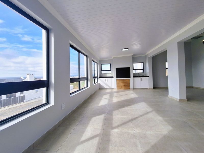 Dual-Level Coastal Home with Flatlet and Ocean Views in Da Gama Bay, St Helena Bay. - Photo 2