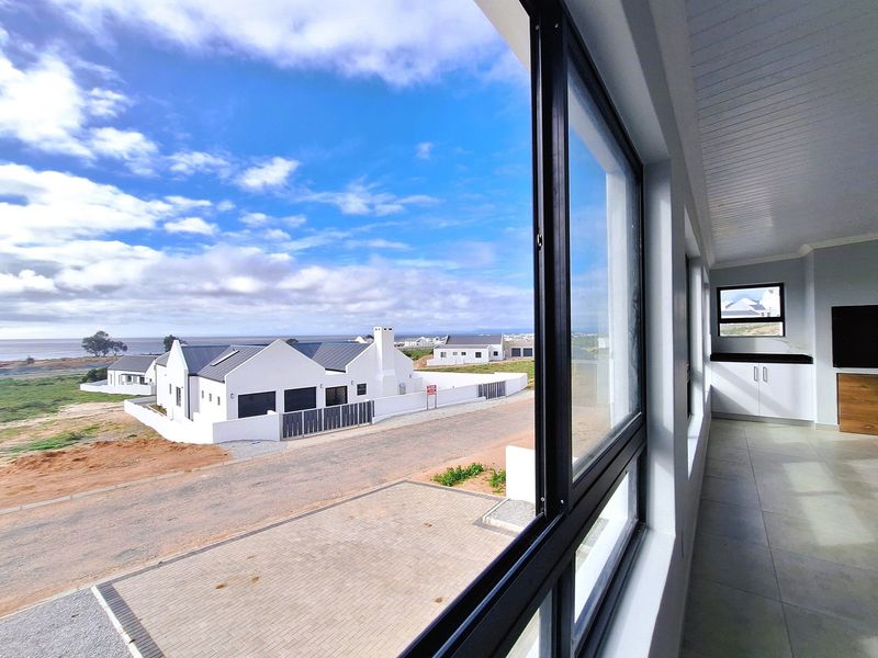 Dual-Level Coastal Home with Flatlet and Ocean Views in Da Gama Bay, St Helena Bay. - Photo 4