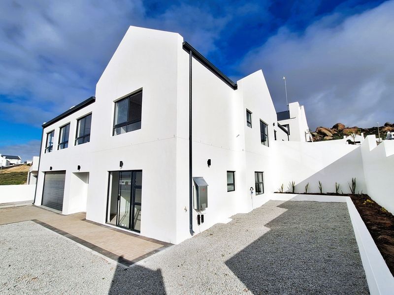 Dual-Level Coastal Home with Flatlet and Ocean Views in Da Gama Bay, St Helena Bay. - Photo 3