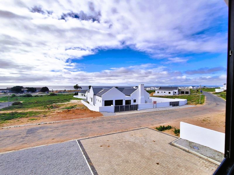 Dual-Level Coastal Home with Flatlet and Ocean Views in Da Gama Bay, St Helena Bay. - Photo 5