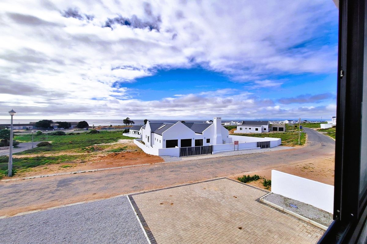 Dual-Level Coastal Home with Flatlet and Ocean Views in Da Gama Bay, St Helena Bay. - Photo 5