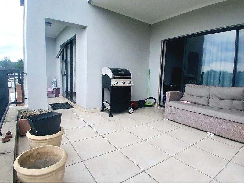 2 bedroom, 2 bathroom Lifestyle FOR SALE - Photo 4