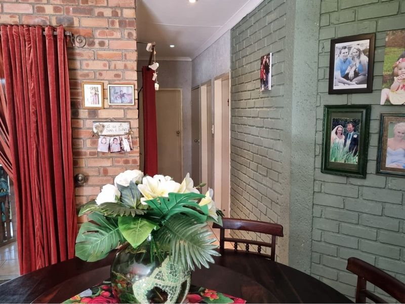 A Rare Gem in Hectorspruit - Where Style, Space and Serenity Meet - Photo 10