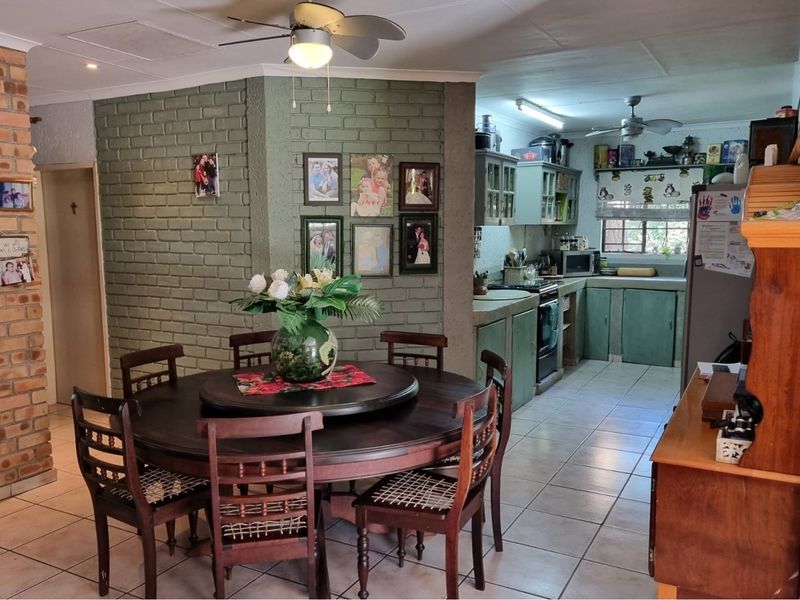 A Rare Gem in Hectorspruit - Where Style, Space and Serenity Meet - Photo 4