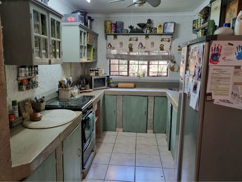 A Rare Gem in Hectorspruit - Where Style, Space and Serenity Meet - Photo 6