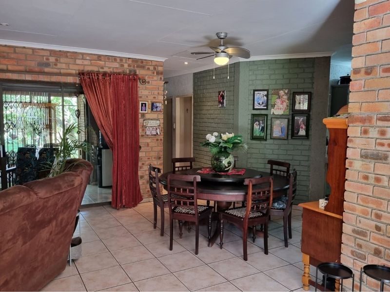 A Rare Gem in Hectorspruit - Where Style, Space and Serenity Meet - Photo 3