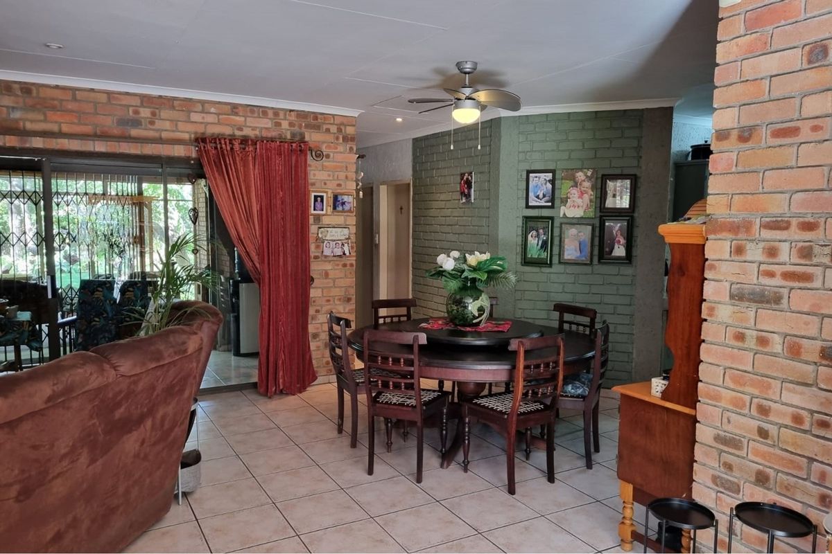 A Rare Gem in Hectorspruit - Where Style, Space and Serenity Meet - Photo 3
