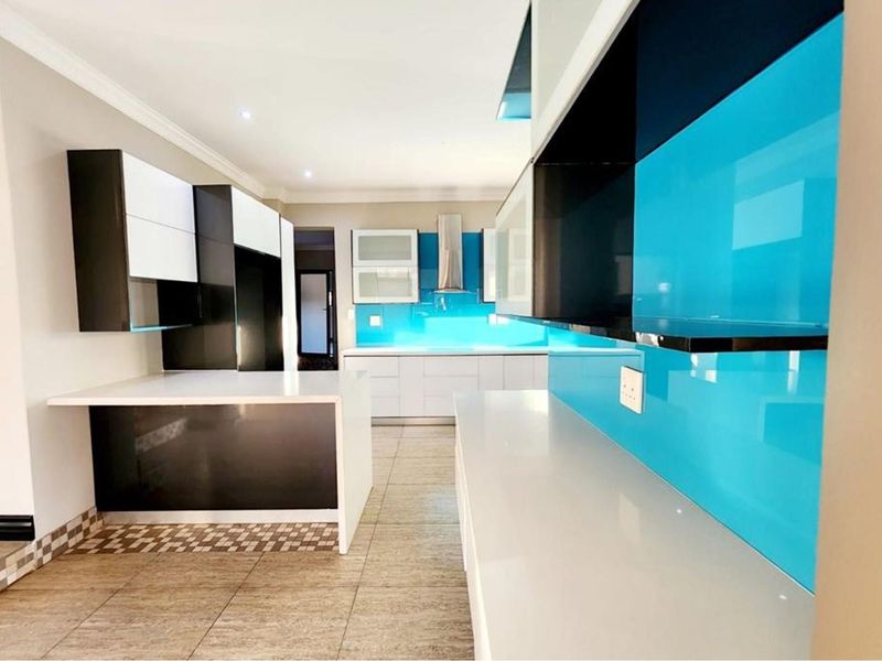 Eco-friendly nature estate which also boasts the ultimate in Luxury! - Photo 4