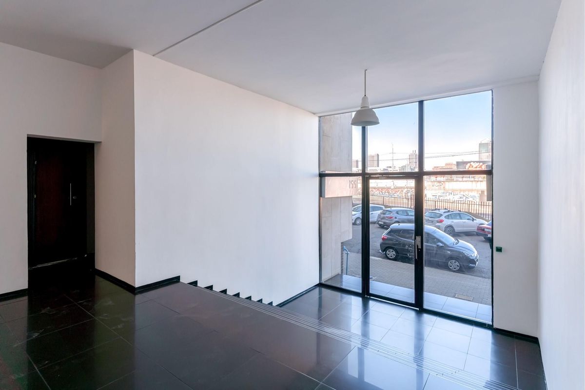 Beautiful Loft In Iconic Location - The Sky Is The Limit - Photo 4