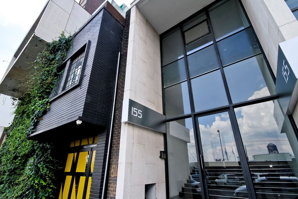 Beautiful Loft In Iconic Location - The Sky Is The Limit - Photo 3