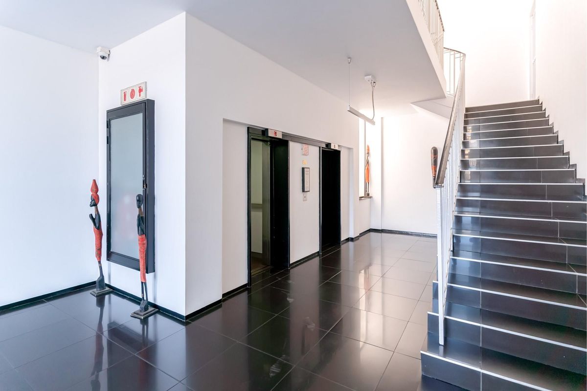 Beautiful Loft In Iconic Location - The Sky Is The Limit - Photo 5