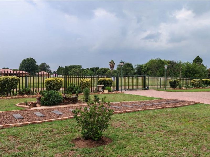 House For Sale in Deneysville - Photo 3