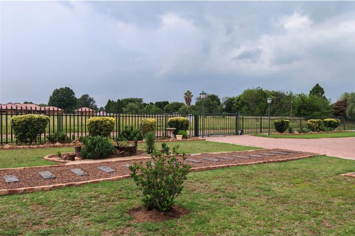 House For Sale in Deneysville - Photo 3