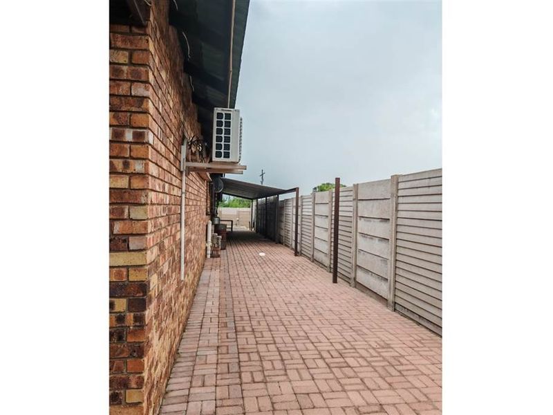 House For Sale in Deneysville - Photo 2