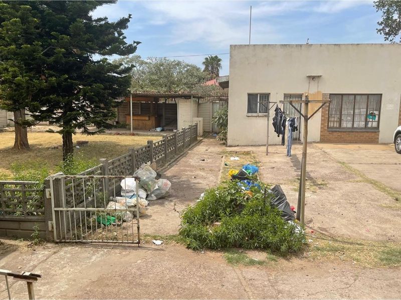 Potential Property for Investment in Witbank Central - Photo 6