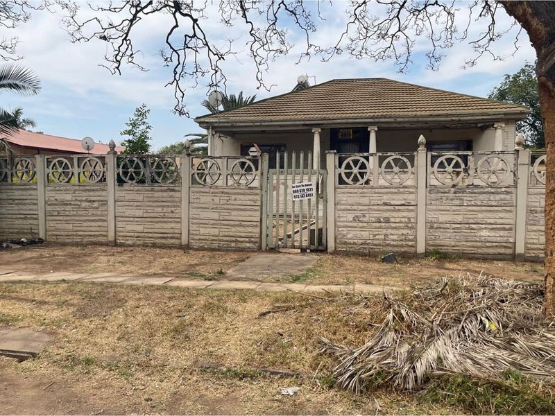 Potential Property for Investment in Witbank Central - Photo 4