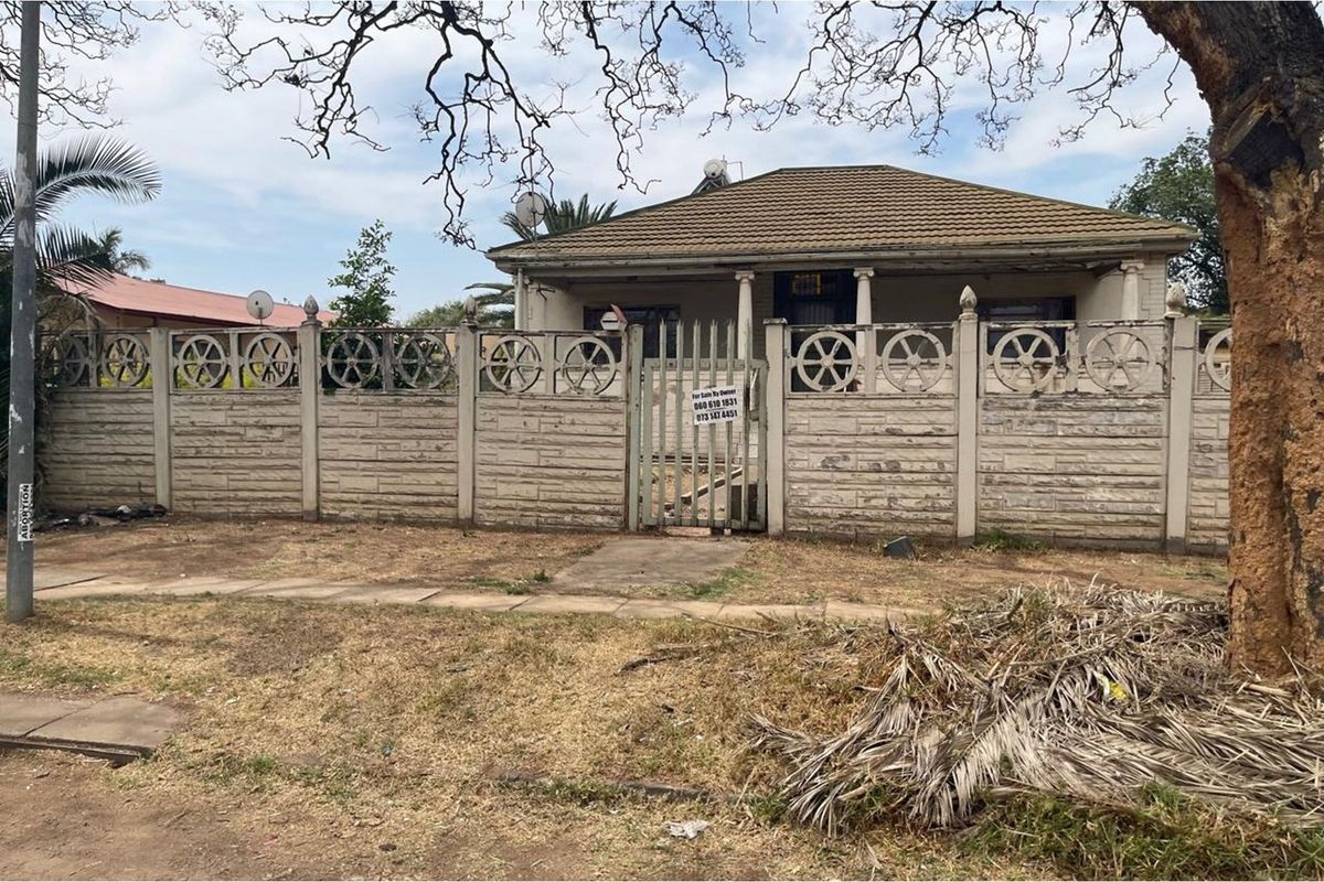 Potential Property for Investment in Witbank Central - Photo 4