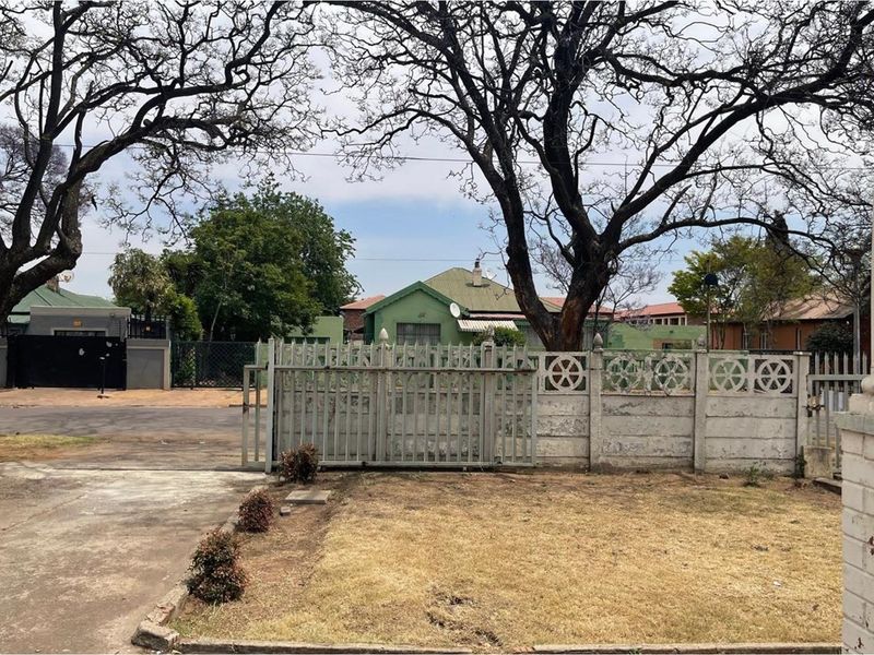 Potential Property for Investment in Witbank Central - Photo 3