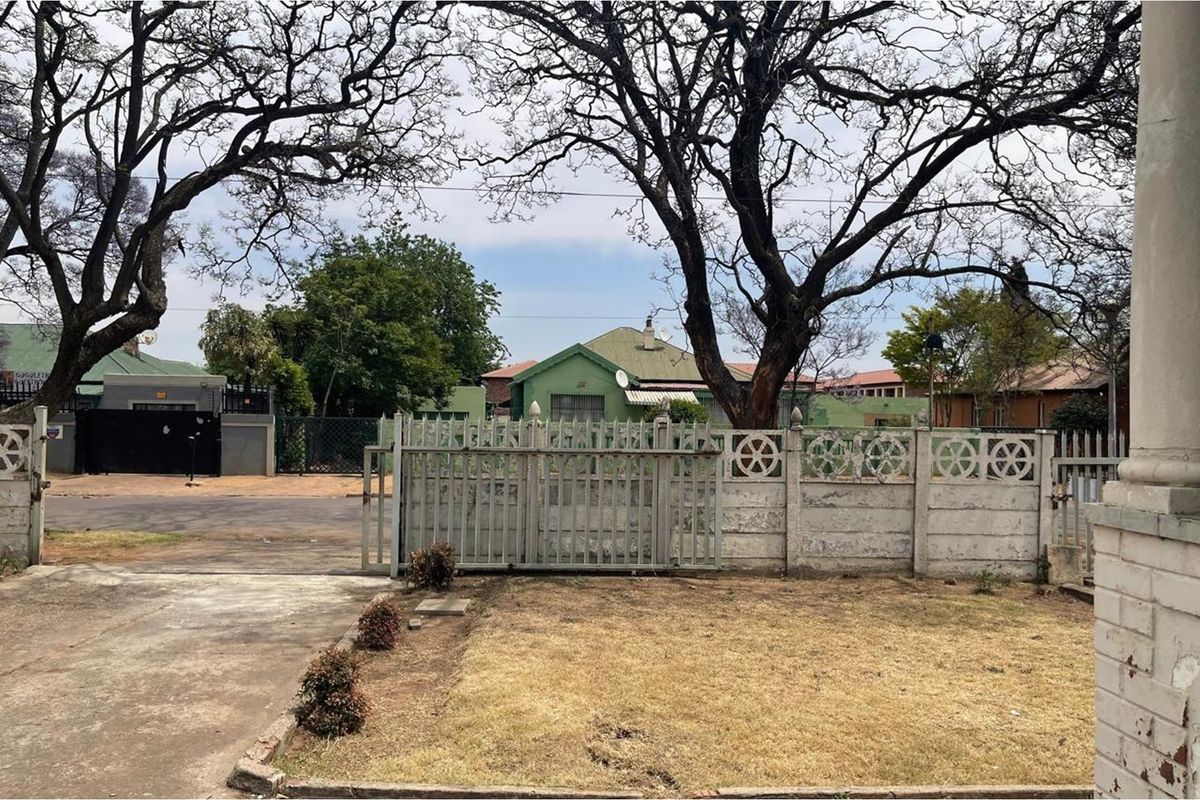 Potential Property for Investment in Witbank Central - Photo 3